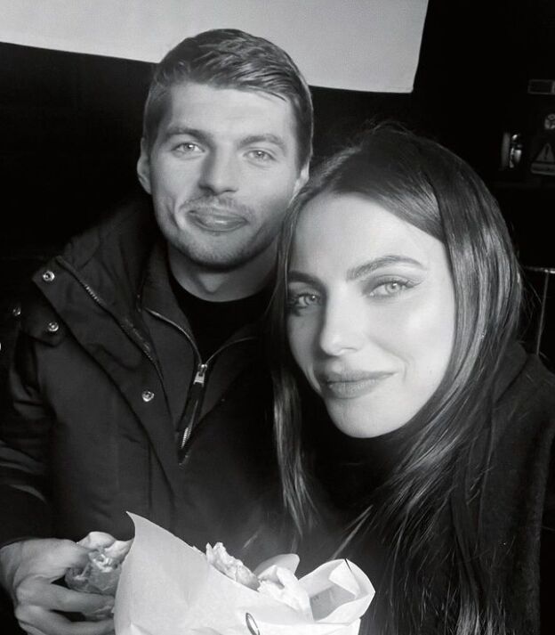 Max Verstappen junto a Kelly Piquet