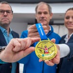 La medalla del maratón de Sevilla 2024 homenajea a Abel Antón