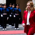 La primera ministra italiana, Giorgia Meloni, espera al presidente kazajo, Kassym-Jomart Tokayev 