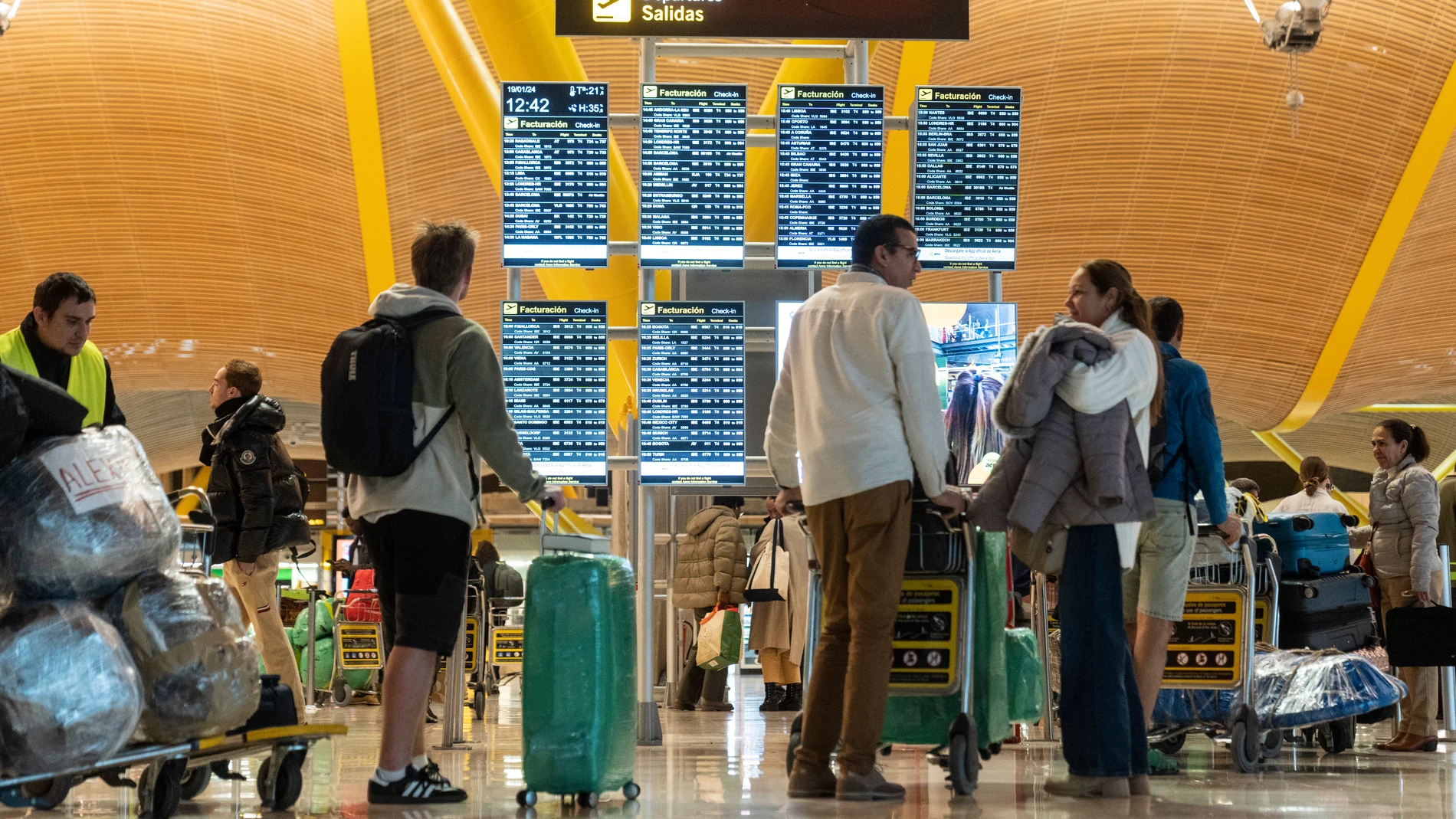 Pasajeros en el Aeropuerto de Madrid Barajas