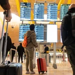 Pasajeros en el Aeropuerto de Madrid Barajas. David Jar