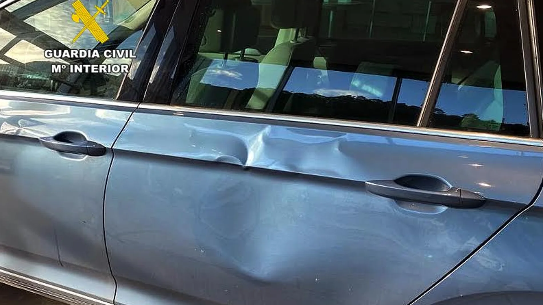 Daños causados en uno de los coches