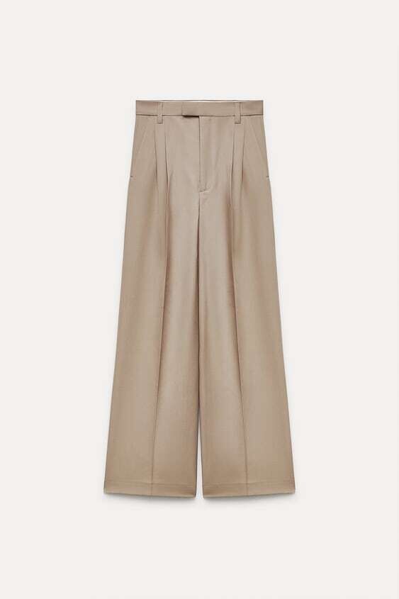 Pantalones de pinza en beige.