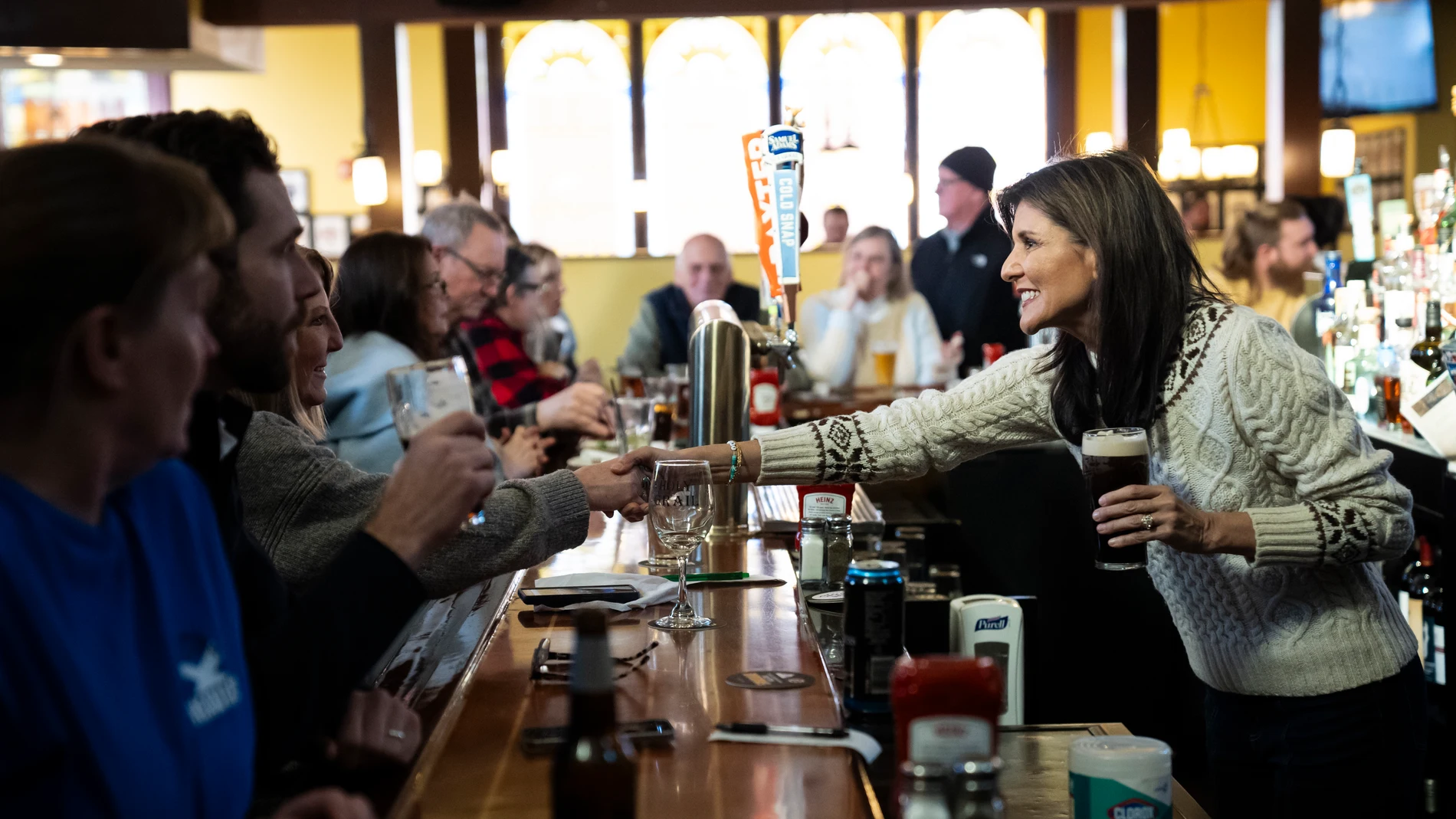 Republican presidential candidate former UN Ambassador Nikki Haley, right, meets with diners at the Holy Grail Restaurant and Pub in Epping, N.H., Sunday, Jan. 21, 2024. (AP Photo/Matt Rourke)