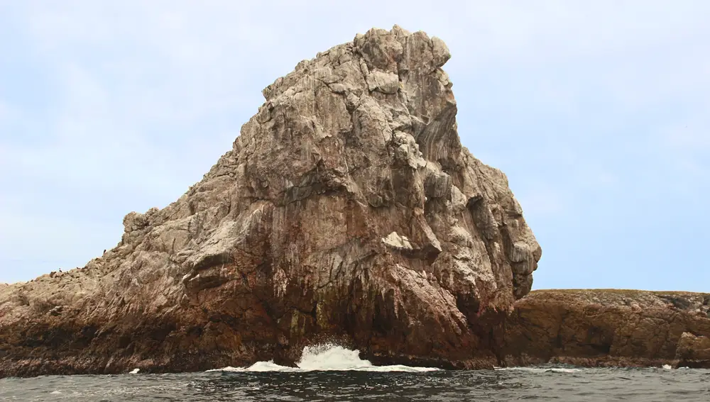 En la Islas Marietas la naturalezaha esculpido figuras caprichosas, como esta que recuerda a la cabeza de un león