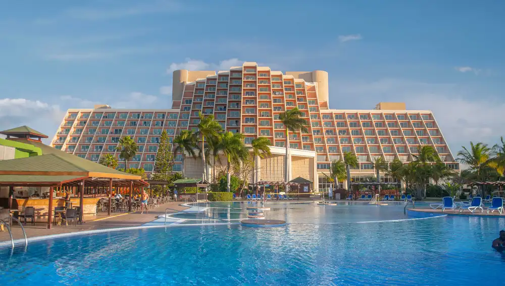 La compañía te ofrece la oportunidad de descubrir el relax y la cultura cubana desde sus hoteles situados en las mejores zonas de la isla