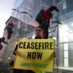 Greenpeace lleva su protesta contra Israel al Reina Sofía de Madrid
