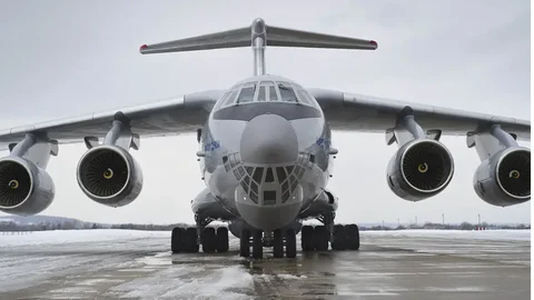 El avión militar ruso Ilyushin Il-76 derribado en Belgorod