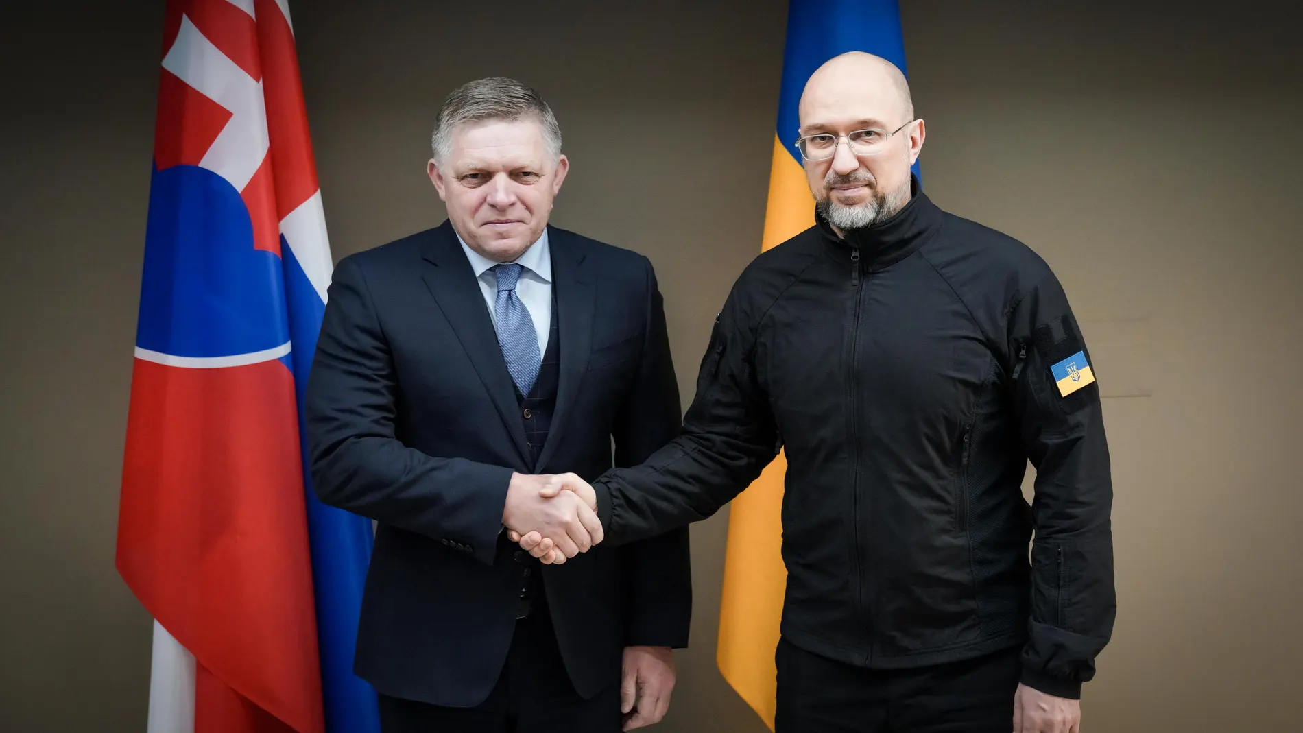 Uzhhorod (Ukraine), 24/01/2024.- A handout photo made available by the Slovakia's Prime Minister's Office shows Ukraine's Prime Minister Denys Shmyhal (R) and Slovakia's Prime Minister Robert Fico (L) meeting in the Western-Ukrainian city of Uzhhorod, Ukraine, 24 January 2024. Robert Fico and Denys Shmyhal signed a joint statement that will strengthen bilateral relations based on mutual trust and respect, Shmyhal announced. (Eslovaquia, Ucrania) EFE/EPA/Lubos Bilacic/Slovakia's Prime Minister...