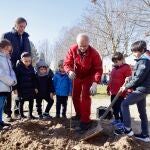 El alcalde de Salamanca, Carlos García Carbayo, presenta el nuevo programa de educación ambiental ‘Patios por el Clima’