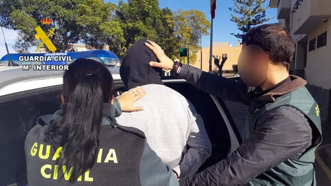 La Guardia Civil detiene a un joven y experimentado delincuente dedicado a robar en vehículos en Murcia y Santomera