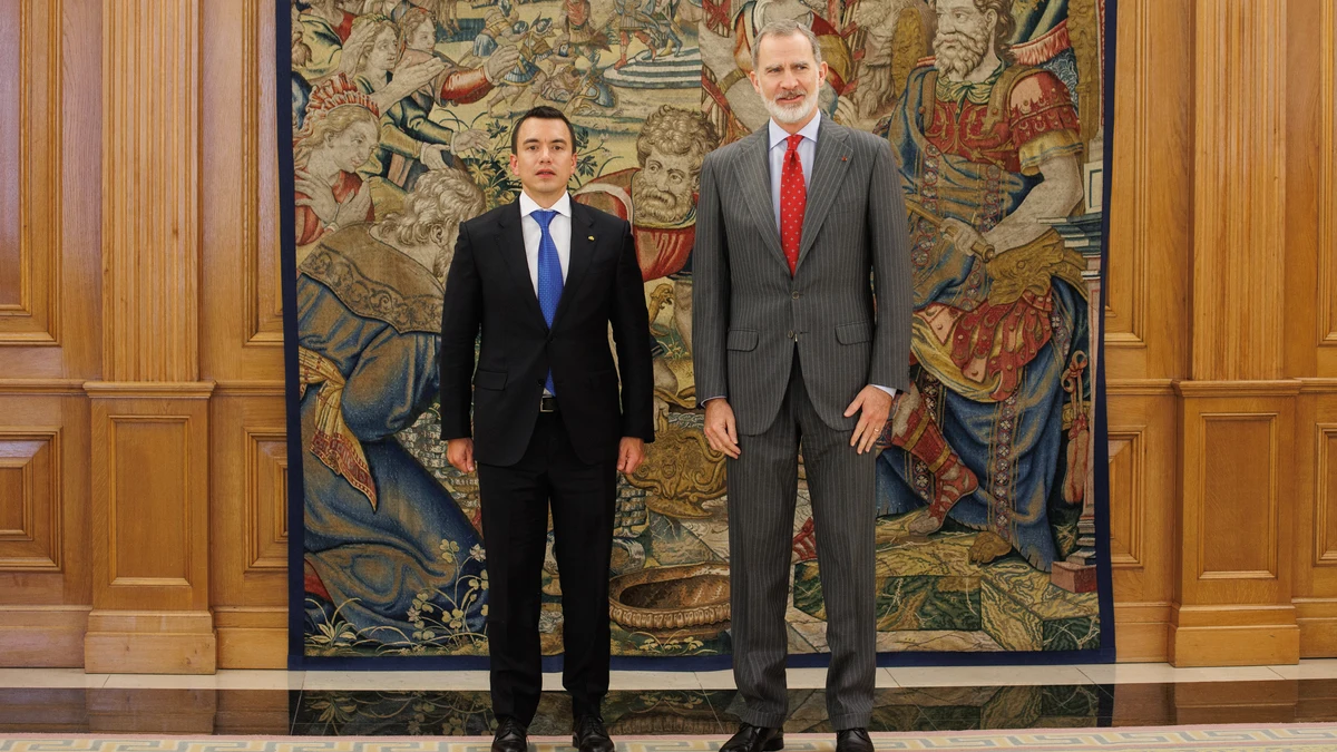 El Rey mantiene un encuentro con el presidente de Ecuador en la Zarzuela
