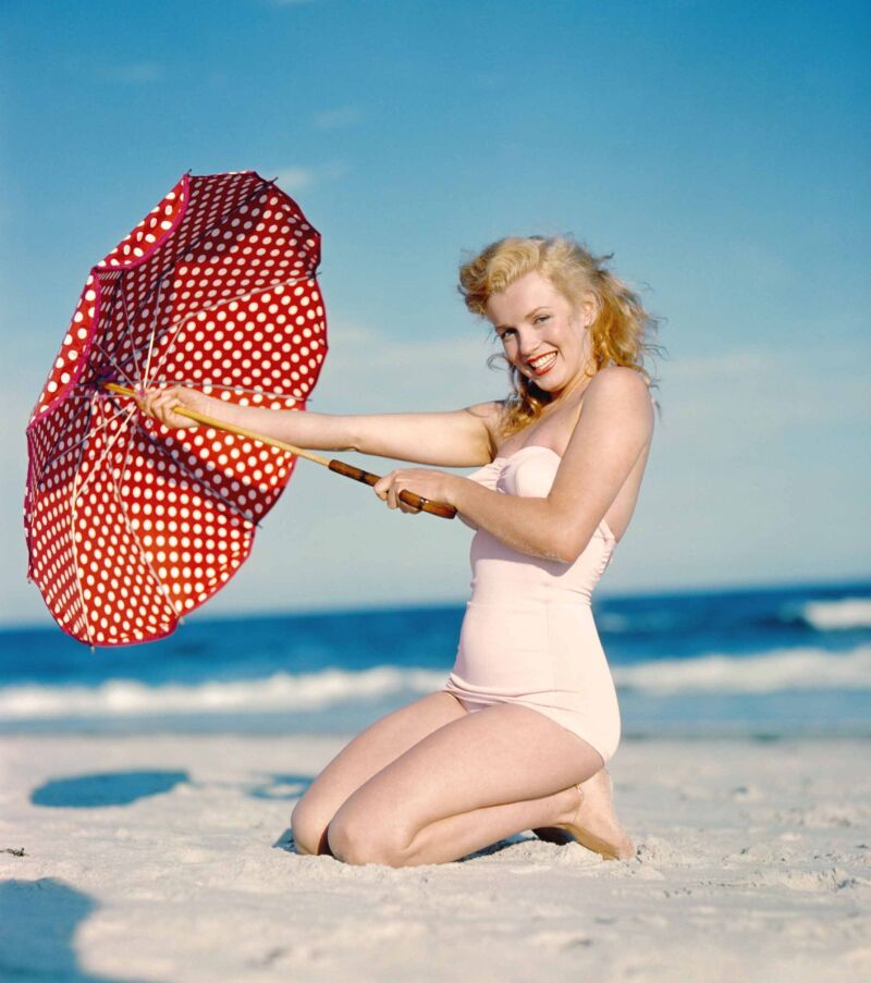 Marilyn posando en la playa