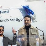 MADRID, 25/01/2024.- El cantante estadounidense de origen puertorriqueño Luis Fonsi participa en la presentación del avión de la aerolínea Air Europa bautizado con su nombre, este jueves, en el marco de la Feria Internacional de Turismo FITUR 2024, en Madrid. EFE/ Sergio Pérez