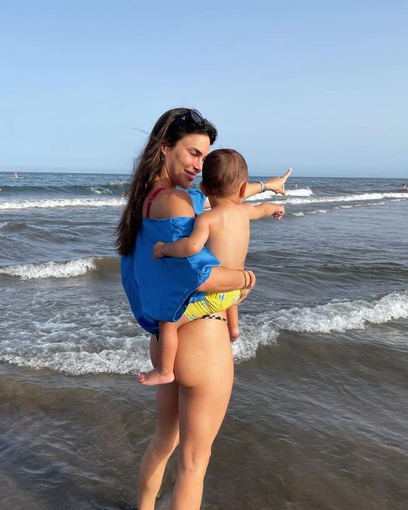 Carla Barber y su hijo Bastian