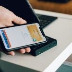 Los rivales de Apple podrán usar su tecnología NFC si se resuelve disputa entre la empresa y la Comisión Europea. 
