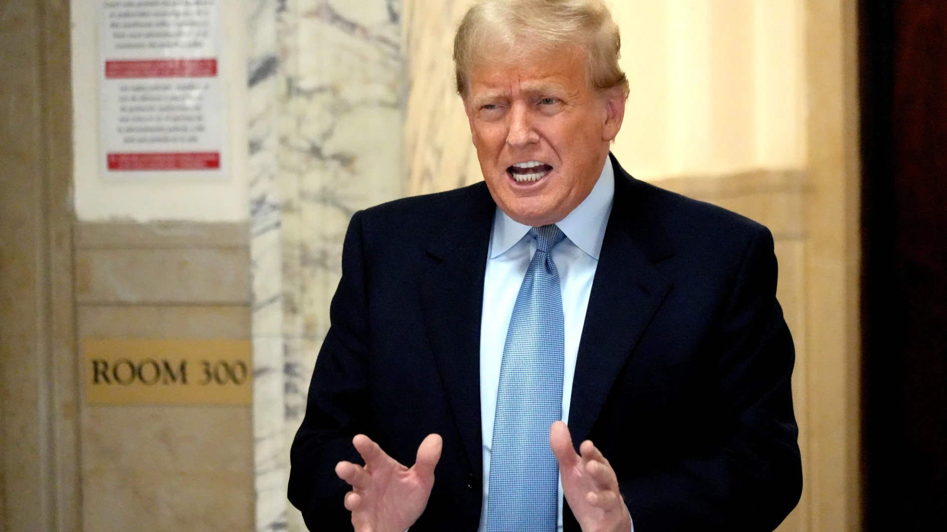 AMP.- EEUU.- Trump anima a los estados a desplegar tropas en la frontera con México tras la disputa entre Abbott y Biden