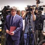 Brussels (Belgium), 09/11/2023.- Member of the European Parliament Carles Puigdemont arrives to give a press conference in Brussels, Belgium, 09 November 2023. The Catalan leader spoke about the last negotiations between Spanish Socialist Workers' Party (PSOE) and Junts per Catalunya to try to reach an agreement on the amnesty for Catalan separatists that will allow the investiture of Pedro Sanchez as prime minister. (Bélgica, Bruselas) EFE/EPA/OLIVIER MATTHYS