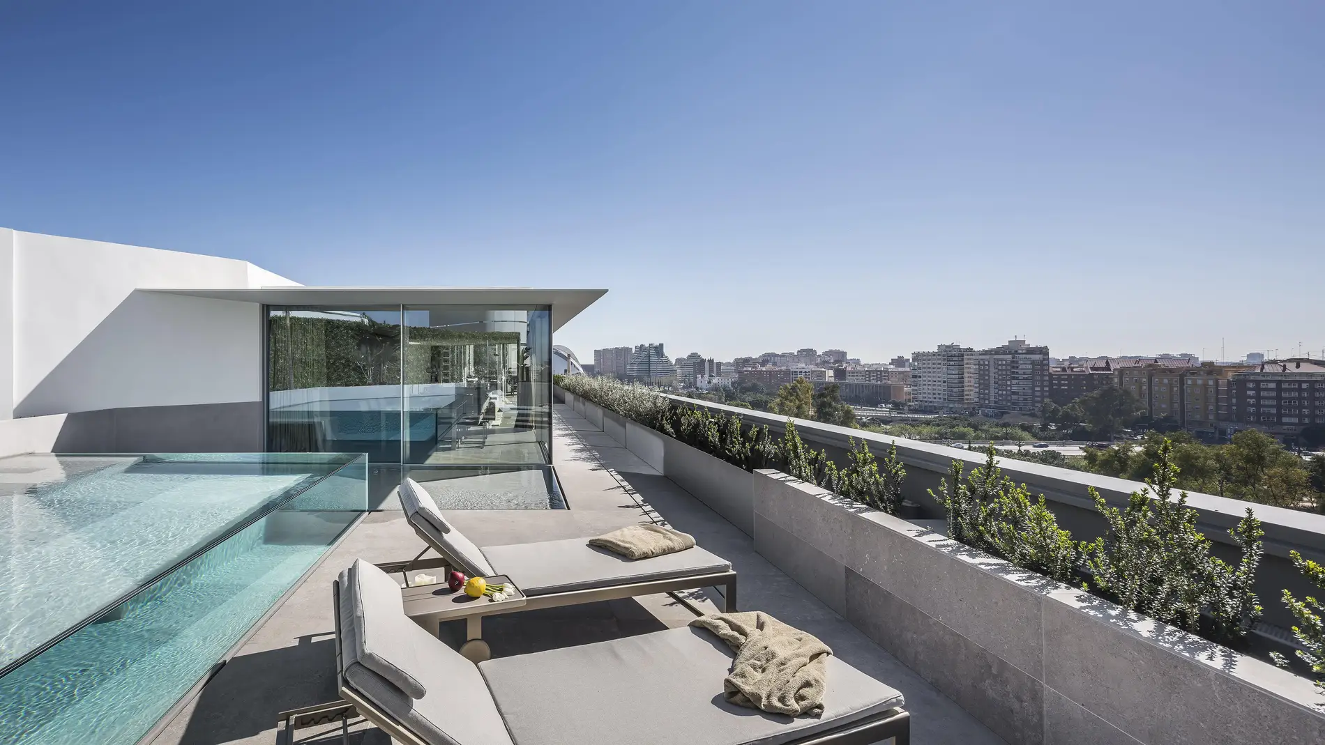 El verdadero coste de tener terraza: los pisos con espacio exterior son un  36% más caros — idealista/news