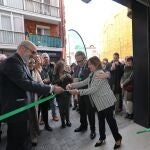 Ramón Reyes y Rosa María Andrés inauguran la nueva sede de la AECC en Palencia