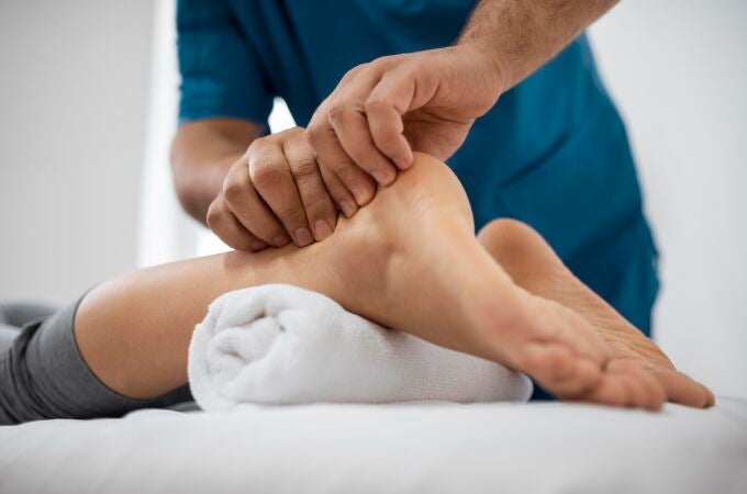Imagen de un paciente de osteopatía recibiendo un masaje
