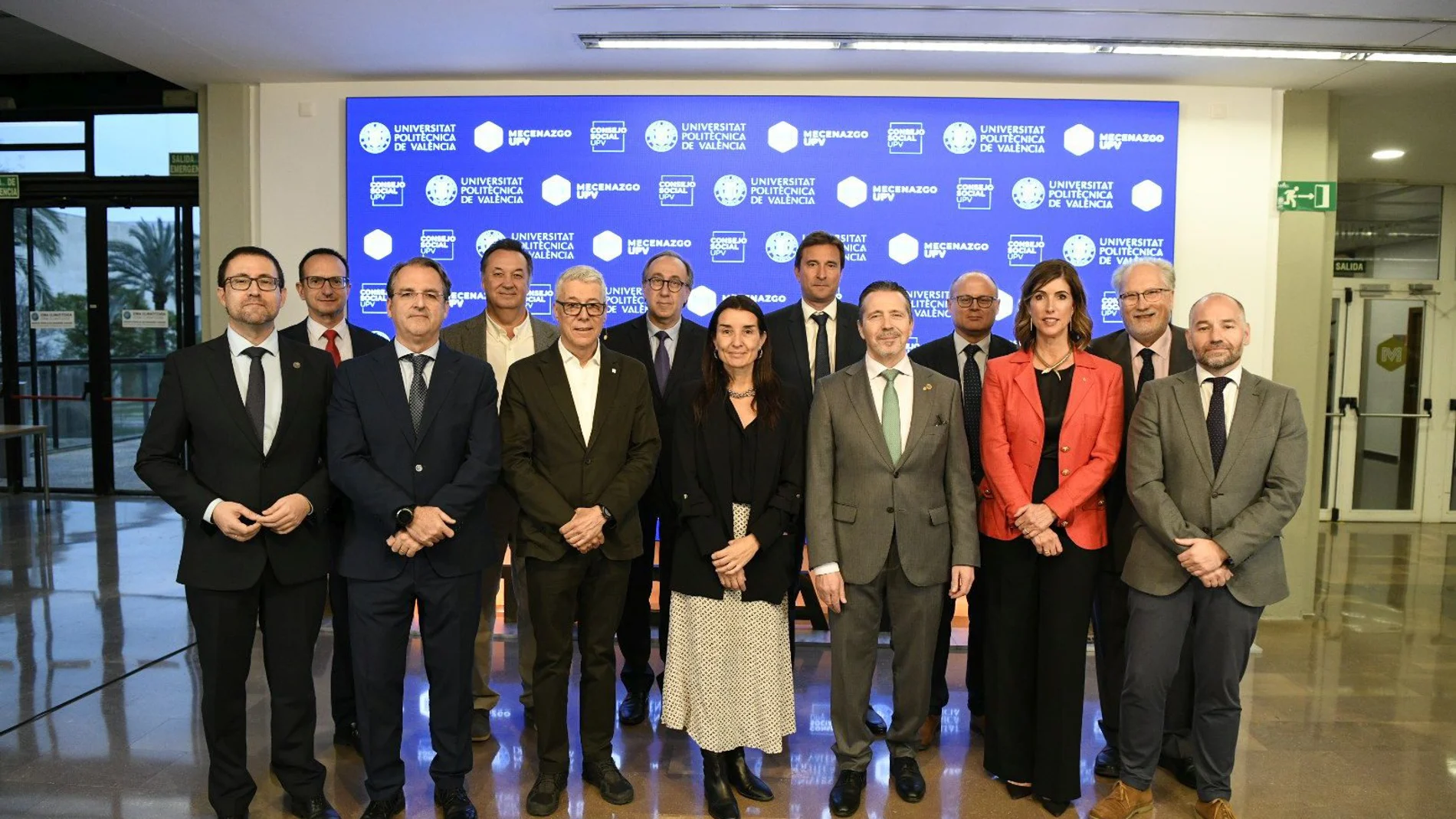 La consellera de Hacienda, Economía y Administración Pública, Ruth Merino, el rector de la UPV, José E. Capilla, la presidenta del Consejo Social, Mónica Bragado, acompañadas por mecenas y grandes mecenas UPV