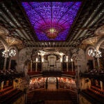 La Fundación Endesa resalta la magia de la claraboya del Palau de la Música con una nueva iluminación artística