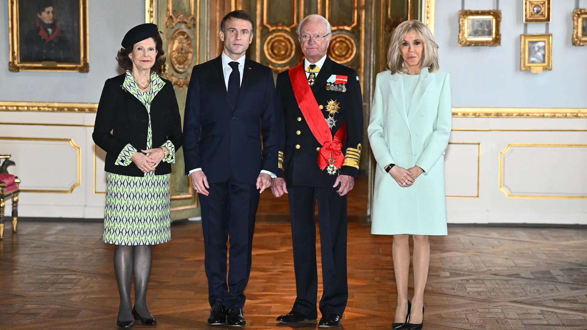 Stockholm (Sweden), 30/01/2024.- (L-R) Sweden's Queen Silvia, French President Emmanuel Macron, Sweden's King Carl XVI Gustaf and Brigitte Macron pose for a photograph at the Royal Palace in Stockholm, Sweden, 30 January 2024. French President Emmanuel Macron and his wife Brigitte Macron are on a two-day state visit to Sweden. (Francia, Suecia, Estocolmo) EFE/EPA/CLAUDIO BRESCIANI SWEDEN OUT 
