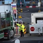 Controles con mercancías de Reino Unido y la UE en el puerto de Larne (Irlanda del Norte)