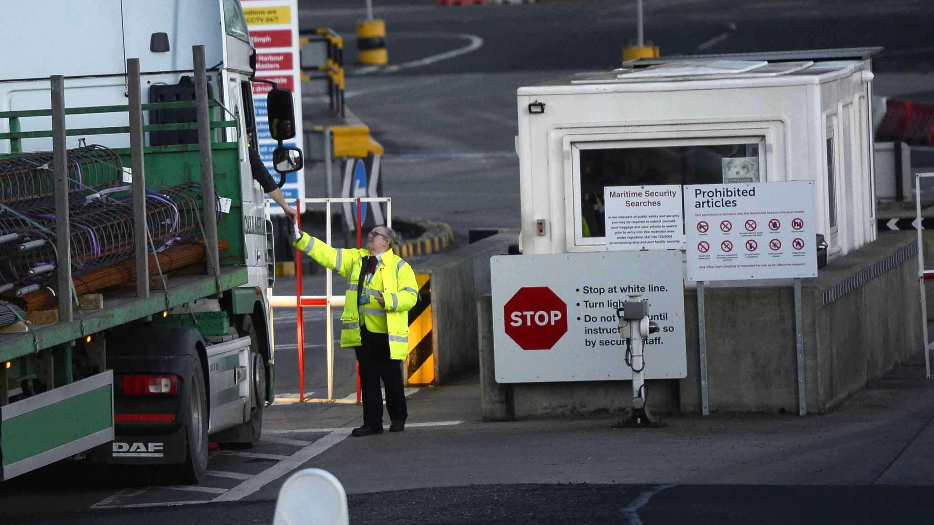Controles con mercancías de Reino Unido y la UE en el puerto de Larne (Irlanda del Norte)