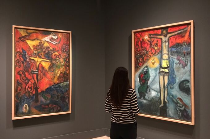 Dos partes del tríptico de la crucifixión que pintó Chagall