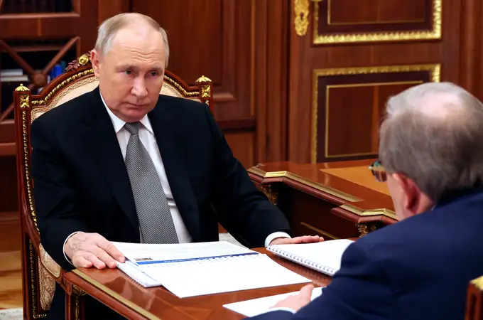 Algo pasa con Putin: sus muecas son muy extrañas