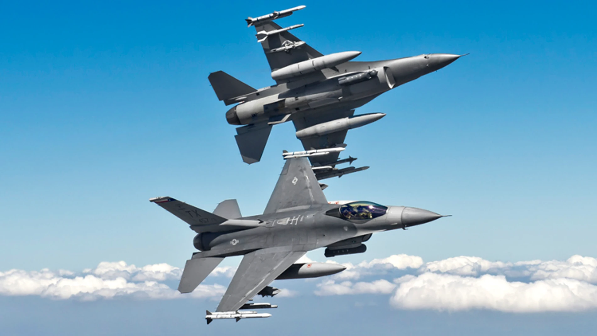 Dos F-16 de 457th Fighter Squadron de la fuerza aérea de Estados Unidos 