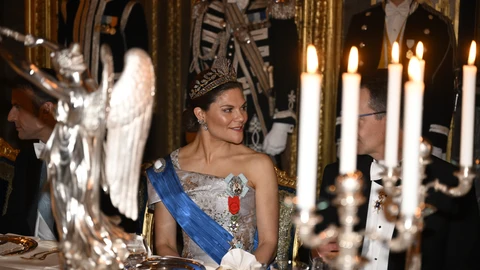 Victoria de Suecia con vestido de H&M.