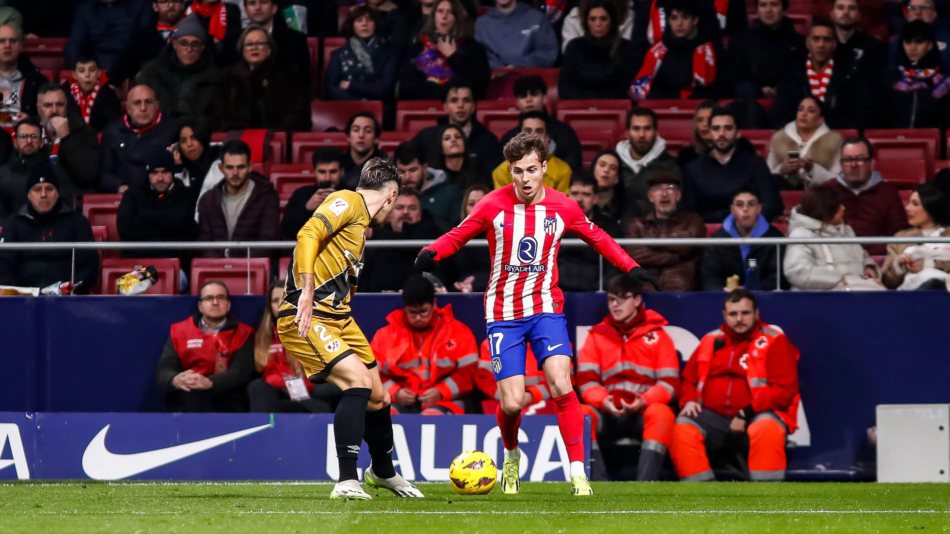 Andrei Ratiu of Rayo Vallecano and Rodrigo Riquelme of Atletico de Madrid in action during the Spanish League, LaLiga EA Sports, football match played between Atletico de Madrid and Rayo Vallecano at Civitas Metropolitano stadium on January 31, 2024 in Madrid, Spain. AFP7 31/01/2024 ONLY FOR USE IN SPAIN