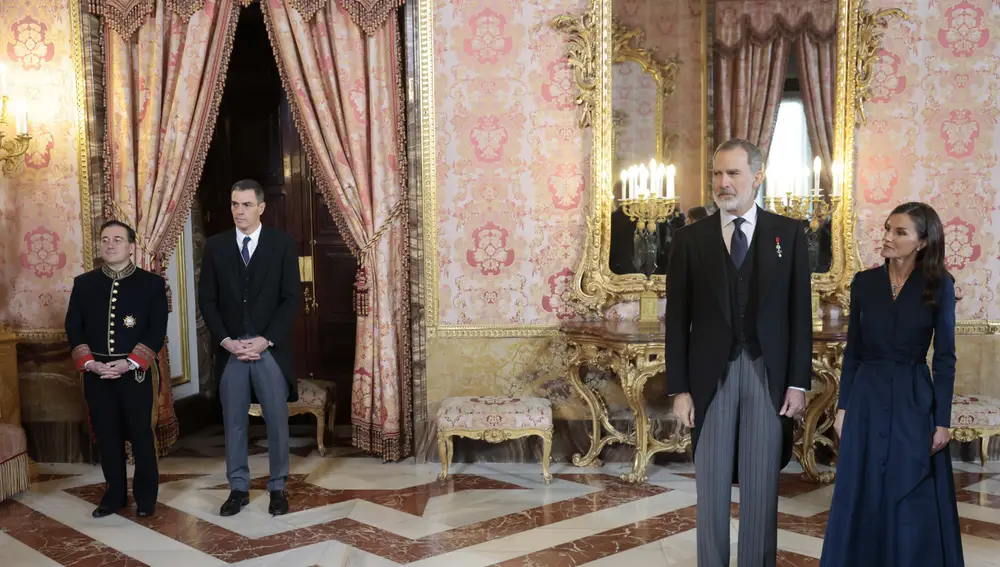 Los Reyes Felipe VI y Letizia, junto a Pedro Sánchez en la recepción al Cuerpo Diplomático acreditado en España