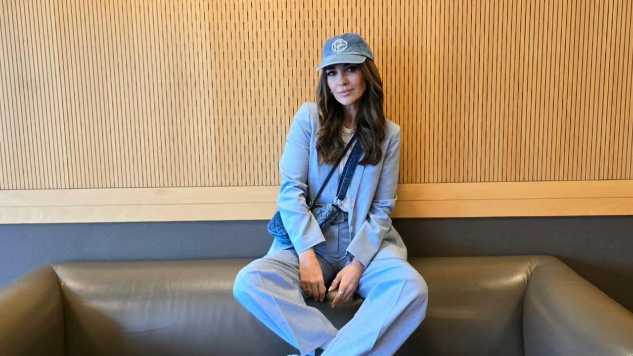 Paula Echevarría anticipates spring with the perfect Primark suit that is elegant even with platform Converse
