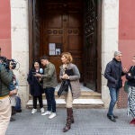 Medios de comunicación a las puertas del convento de las Madres Mercedarias de Málaga 