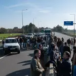 Agricultores portugueses cortan la autopista en la frontera