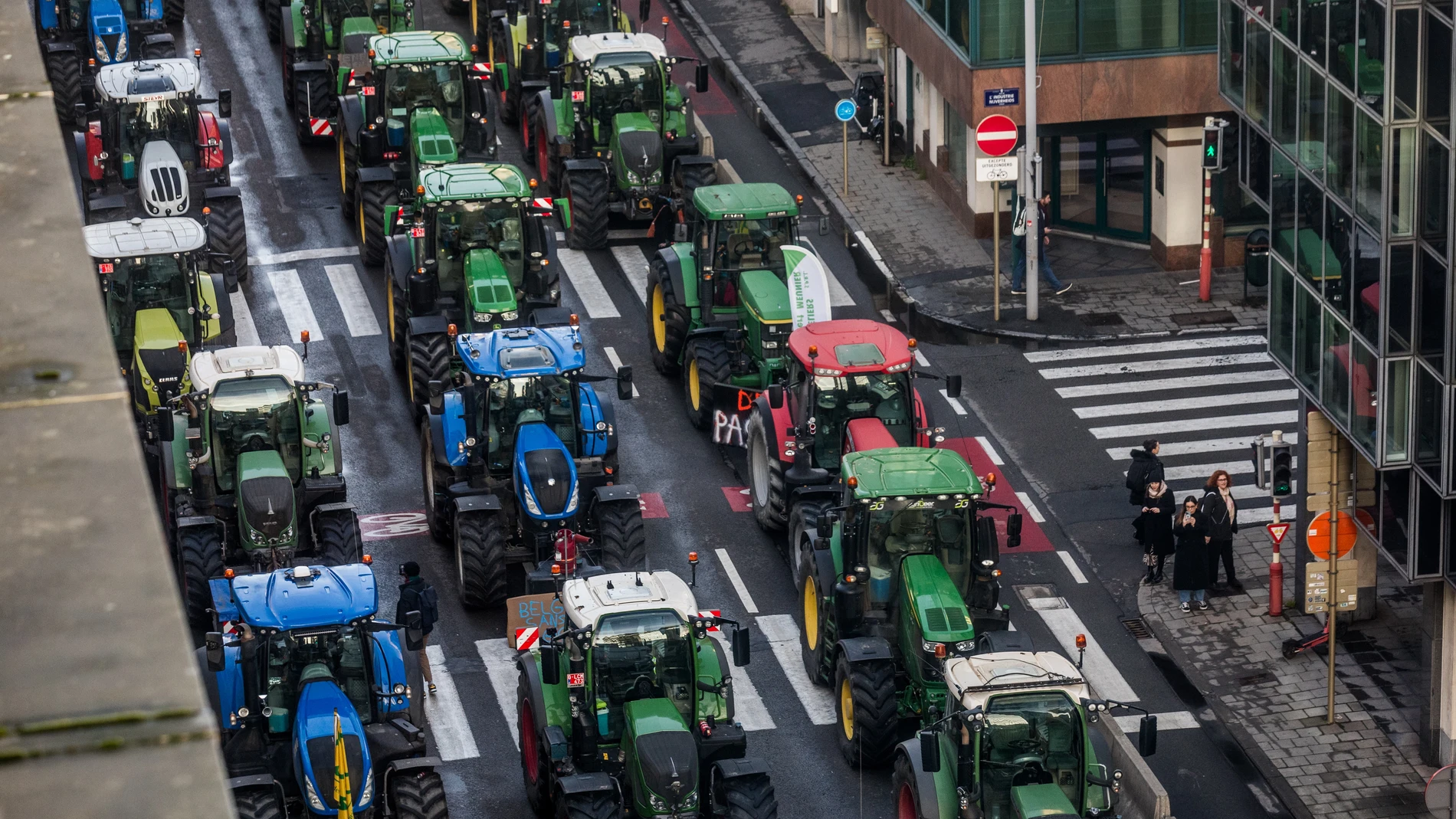 MURCIA.-Agricultores europeos piden garantizar precios justos para el campo en la gran tractorada en Bruselas