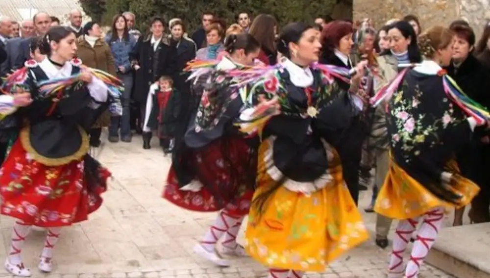 Imagen de &quot;las danzantas&quot; de Almonacid del Marquesado (Cuenca)