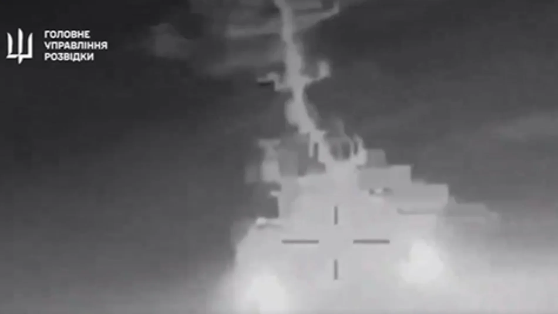 Momento en que drones ucranianos destruyen la corbeta rusa Ivanovets en Sebastopol
