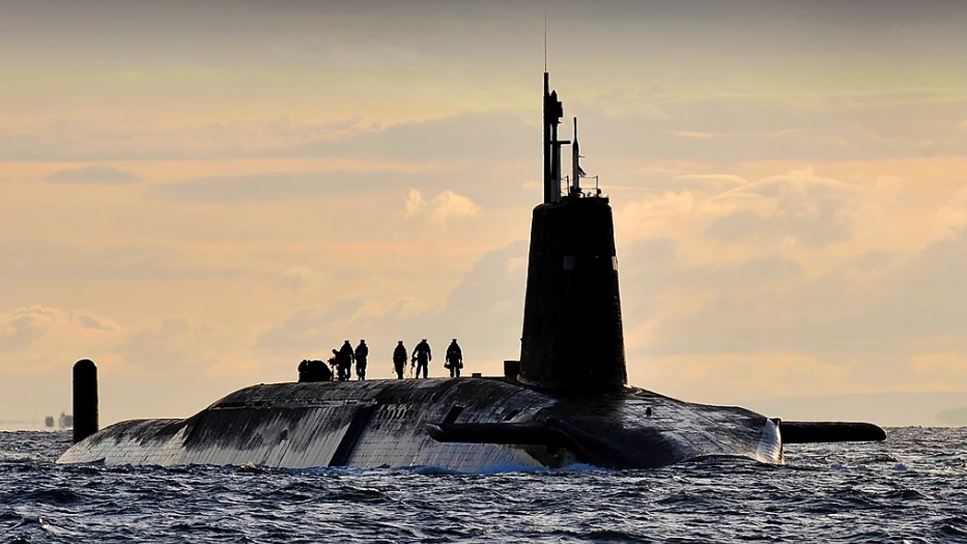 Un submarino británico HMS Vanguard en la base naval escocesa de Faslane