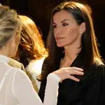 Una experta en protocolo da su opinión profesional sobre el saludo entre Yolanda Díaz y la Reina Letizia