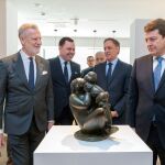 Fernández Mañueco junto a Jorge Luis García y José María Viejo, presidente y director de Fundos, respectivamente, y el alcalde Carlos García Carbayo