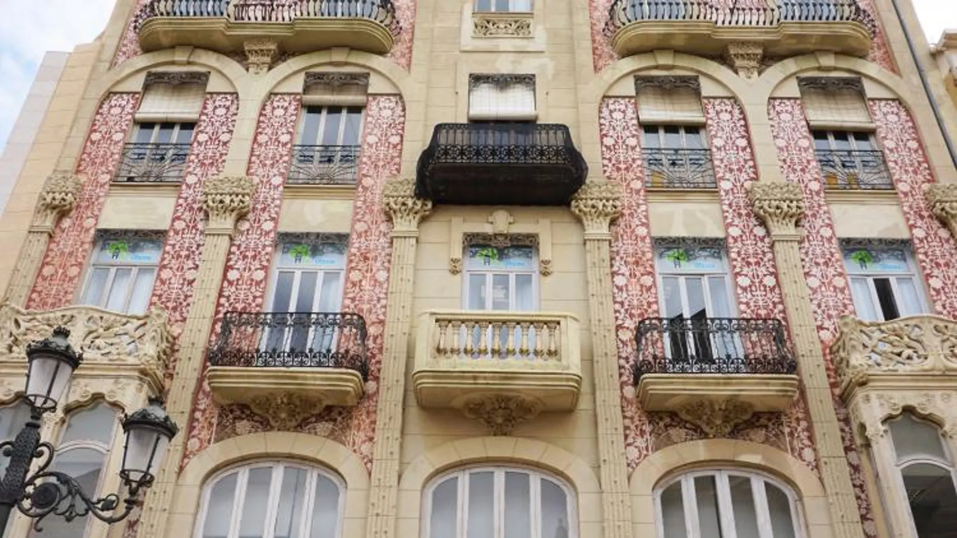 Imagen del pecualiar edificio, situado junto al Arzbispado