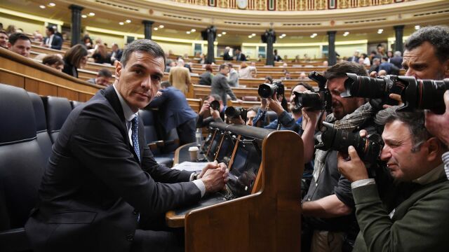 Sánchez y Planas rinden cuentas en el Congreso por las quejas de agricultores y ataques a camiones en Francia