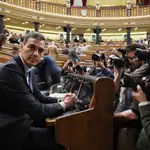Sánchez y Planas rinden cuentas en el Congreso por las quejas de agricultores y ataques a camiones en Francia