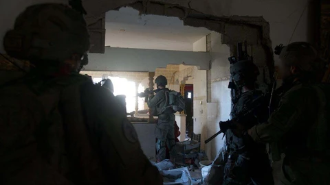 El Ejército israelí se adentra en el barrio de Al Amal, uno de los bastiones de Hamás en Jan Yunis
