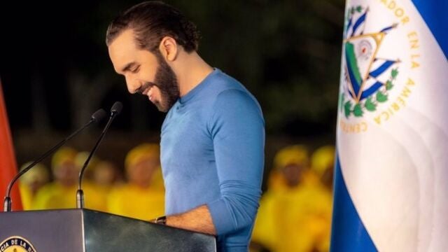 El Salvador.- Bukele vota en las elecciones de El Salvador poco antes del cierre de urnas